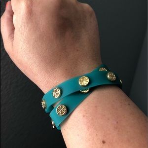 Tory Burch Double-Wrap Logo Stud bracelet